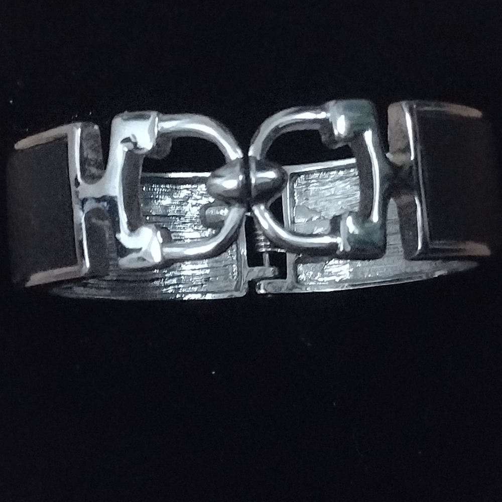 Vintage Silver tone and faux pebble leather stir-up Bracelet